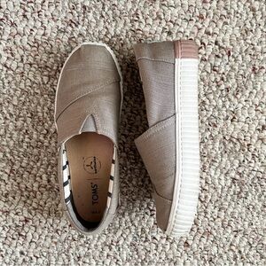 TOMS PLATFORM SHOES